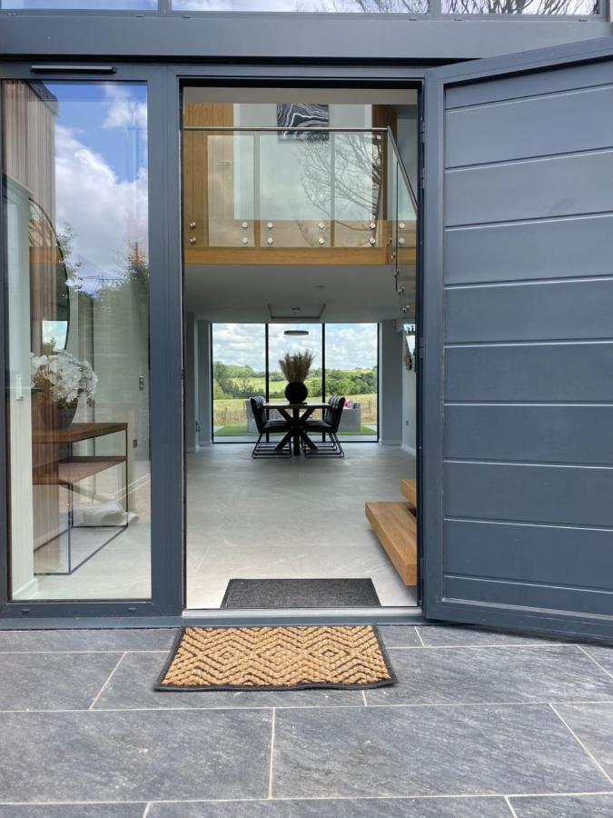 Stunning Modern Home Set In Beautiful Grounds. Bath Exterior photo